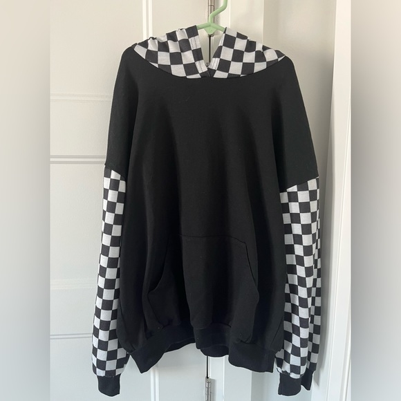 Shein- Girls Black and White Checkered Hoodie - Picture 2 of 3